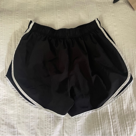 Nike Dry Fit Size Medium Black Athletic Shorts - Picture 2 of 3